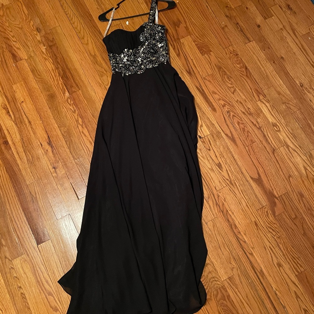 Rival designs prom dress